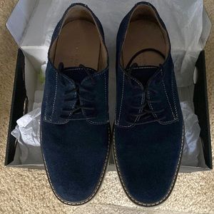 Banana Republic Navy blue suede lace up plain toe oxfords. Pre owned size 9